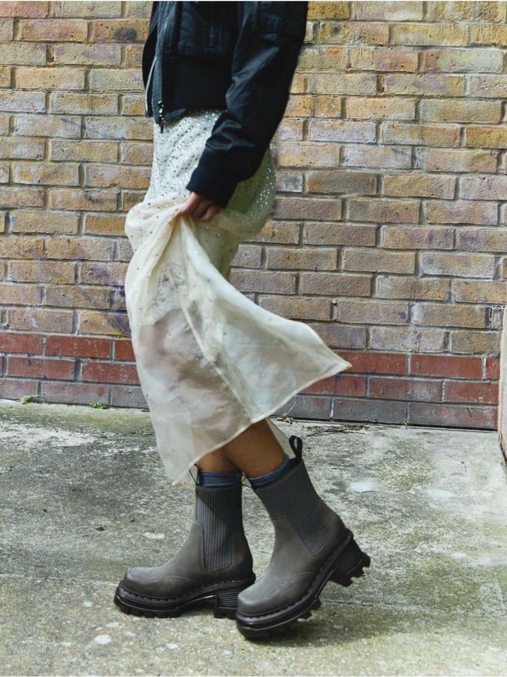 Dr. Martens Corran Chelsea Waxy Suede Heeled Boots Size 9/41
